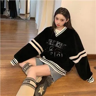 Лист бейсбольний светр