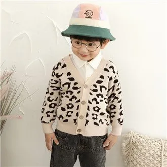 Дитячий светр з круглим вирізом у горошок